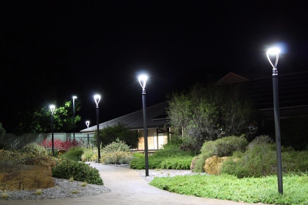 Solar Post Lamp Round 12W 1500LM With Smart Control thumbnail 4